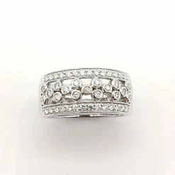 Bague en or blanc diamants