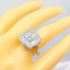 Bague en or blanc diamants