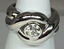 Bague en or blanc, diamant