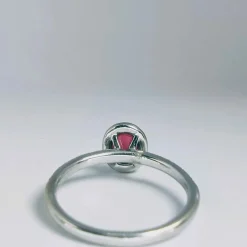 Bague en or blanc diamants et rubis
