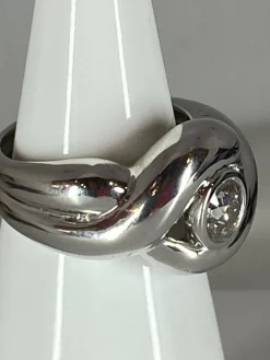 Bague en or blanc, diamant