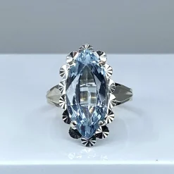 Bague en or blanc et aigue marine