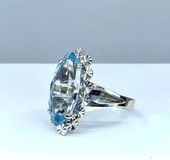 Bague en or blanc et aigue marine