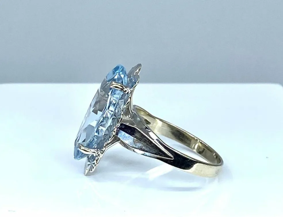 Bague en or blanc et aigue marine