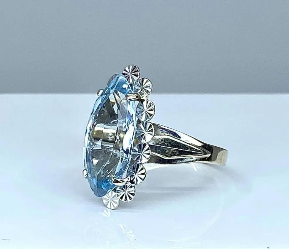 Bague en or blanc et aigue marine