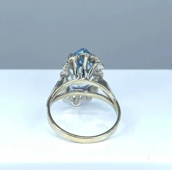 Bague en or blanc et aigue marine