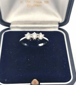 Bague en or blanc et diamants