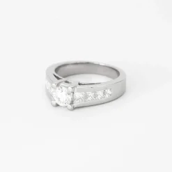Bague en or blanc et diamants