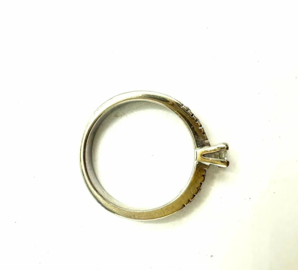 Bague en or blanc et diamants de Biandrate Gioielli