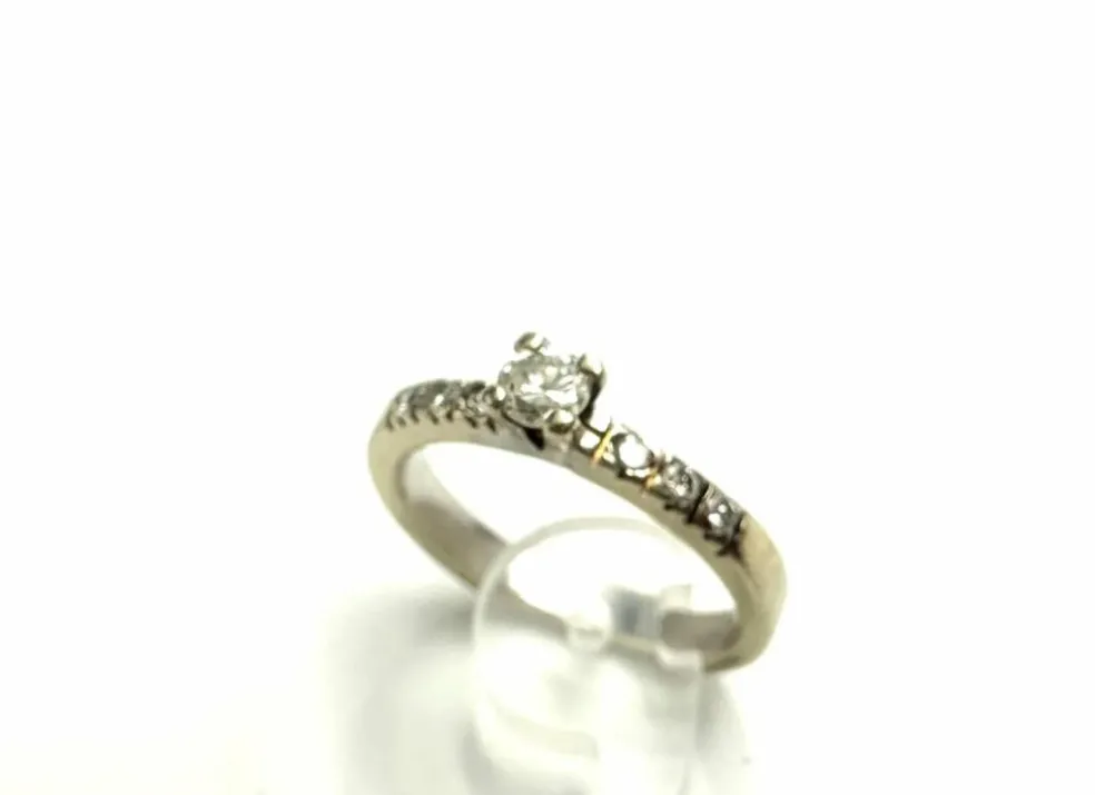 Bague en or blanc et diamants de Biandrate Gioielli