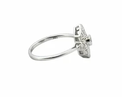 Bague en or blanc et diamants tendance art déco