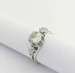 Bague en or blanc et diamants