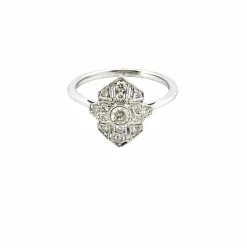 Bague en or blanc et diamants tendance art déco