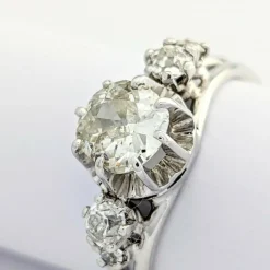 Bague en or blanc et diamants
