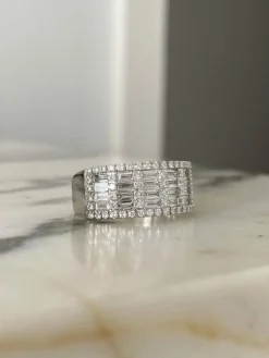 Bague en or blanc et diamants