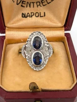 Bague en or blanc et jaune avec saphirs et diamants