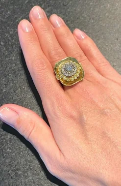 Bague en or blanc et jaune sertie de 1,80 carats de diamants