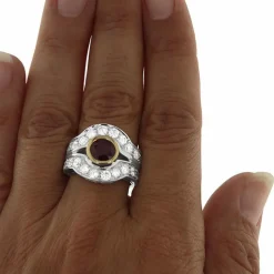 Bague en or blanc et jaune avec rubis et diamants
