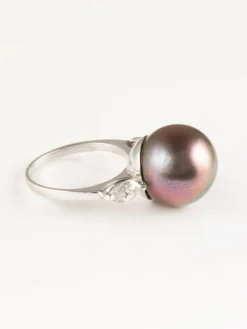 Bague en or blanc et Perle grise