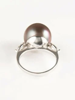 Bague en or blanc et Perle grise