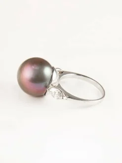 Bague en or blanc et Perle grise