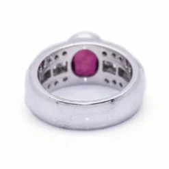 Bague en or blanc et rubis de Birmanie