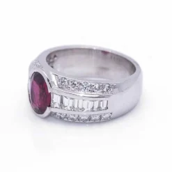 Bague en or blanc et rubis de Birmanie