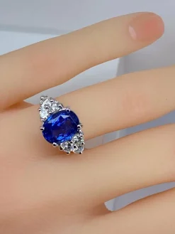 Bague en or blanc, exceptionnel saphir Birman non chauffé 5,32 carats