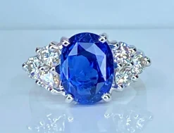 Bague en or blanc, exceptionnel saphir Birman non chauffé 5,32 carats