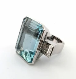 Bague en or blanc massif avec aigue-marine et diamants