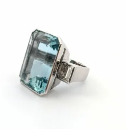 Bague en or blanc massif avec aigue-marine et diamants