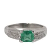 Bague en or blanc, émeraude et diamants