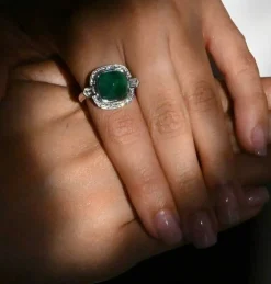 Bague en or blanc, émeraude et diamant