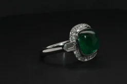 Bague en or blanc, émeraude et diamant
