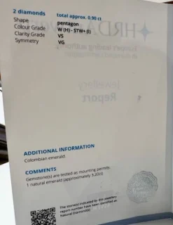 Bague en or blanc, émeraude et diamants du XXe siècle avec certificat de laboratoire