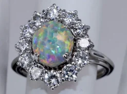 Bague en or blanc Opale Ethiopienne et Diamant