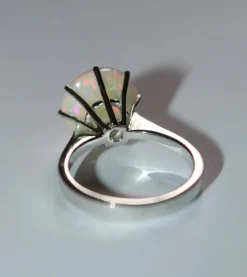 Bague en or blanc Opale et diamants