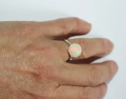 Bague en or blanc Opale et diamants