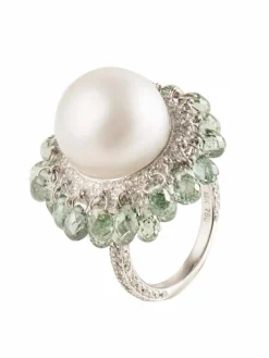 Bague en or blanc, perle, diamants, et tourmalines vertes