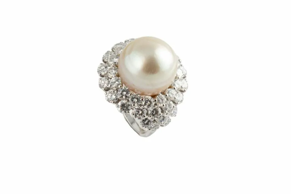 Bague en or blanc, perle de culture à noyau eau de mer et diamants