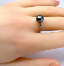 Bague en or blanc, perle de Tahiti et diamants