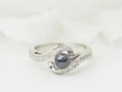 Bague en or blanc, perle de Tahiti et diamants