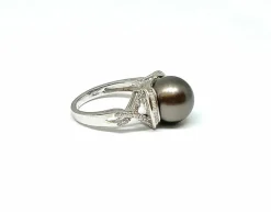 Bague en or blanc, perle de Tahiti et diamants