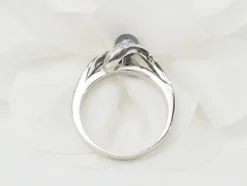 Bague en or blanc, perle de Tahiti et diamants