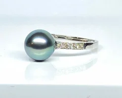 Bague en or blanc, perle de Tahiti et diamants