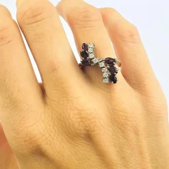 Bague en Or blanc, Rubis & Diamants