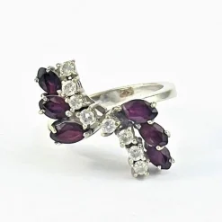 Bague en Or blanc, Rubis & Diamants