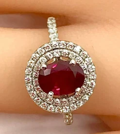 Bague en or blanc, rubis 1,28 Birman et diamants