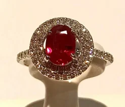 Bague en or blanc, rubis 1,28 Birman et diamants