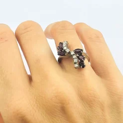 Bague en Or blanc, Rubis & Diamants